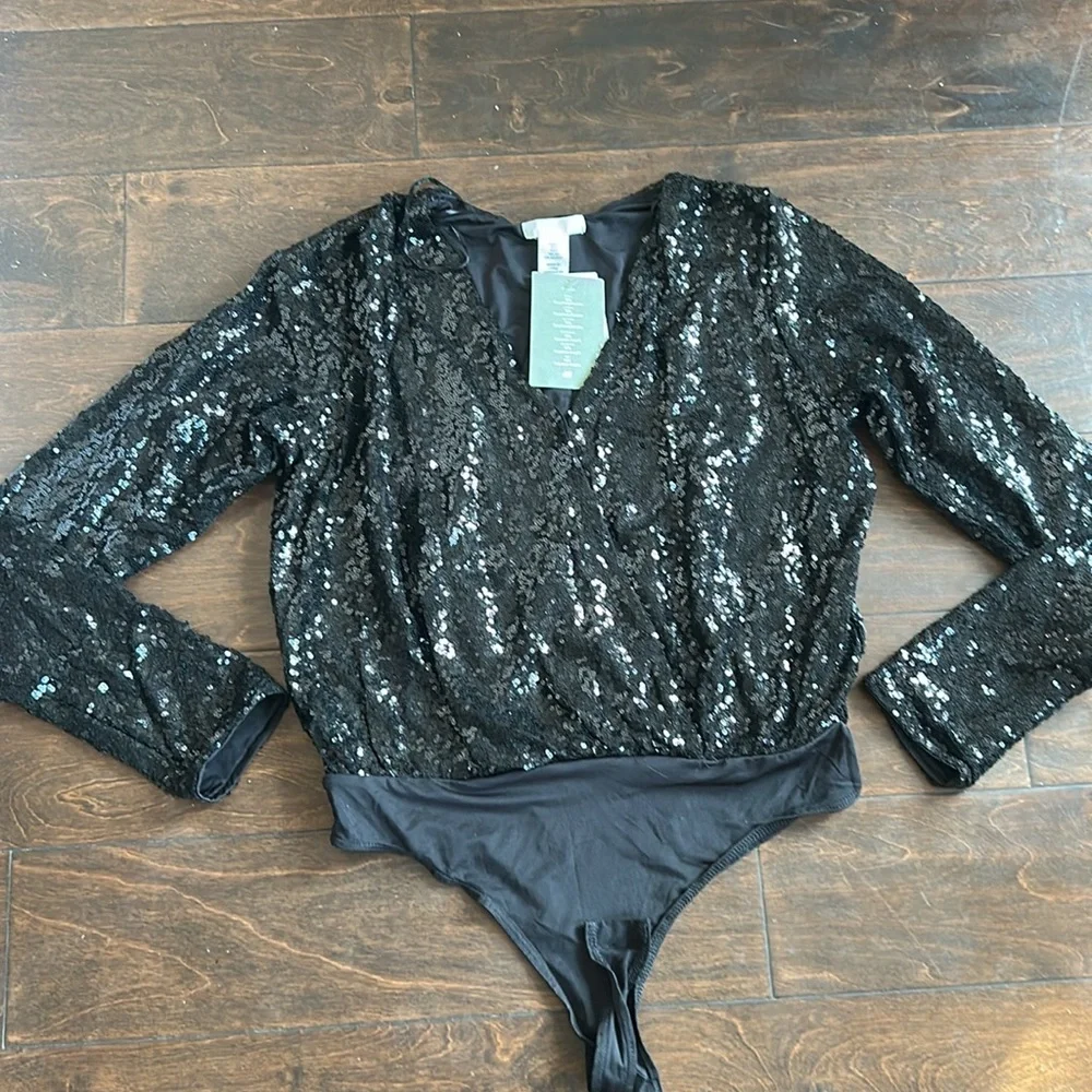H & M Women’s Sz S Sequined Black Bodysuit Top Blouse Long Sleeve 3425 - Picture 3 of 3